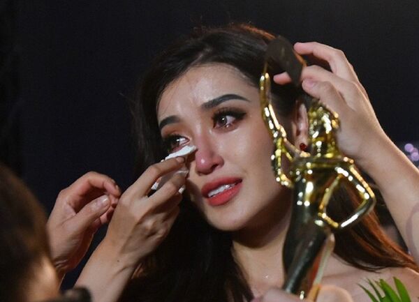 Những giọt nước mắt gây tranh cãi của Á hậu Huyền My - Sputnik Việt Nam