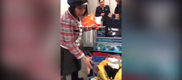 Ngoài hai cán bộ hải quan đã xác định được vi phạm, Cục Hải quan Hà Nội triệu tập những cán bộ liên quan - Sputnik Việt Nam