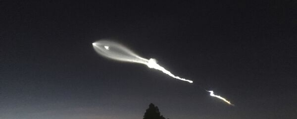 tên lửa SpaceX Falcon 9 được phóng lên tên lửa SpaceX Falcon 9 được phóng lên - Sputnik Việt Nam