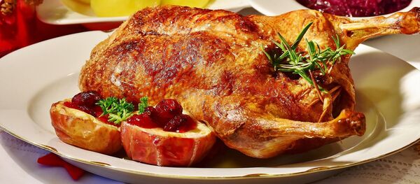 Жареная утка в розмарином Жареная утка в розмарином - Sputnik Việt Nam