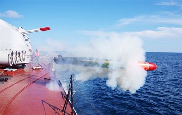 Tàu hộ vệ săn ngầm Petya II phóng ngư lôi SET-40UE - Sputnik Việt Nam