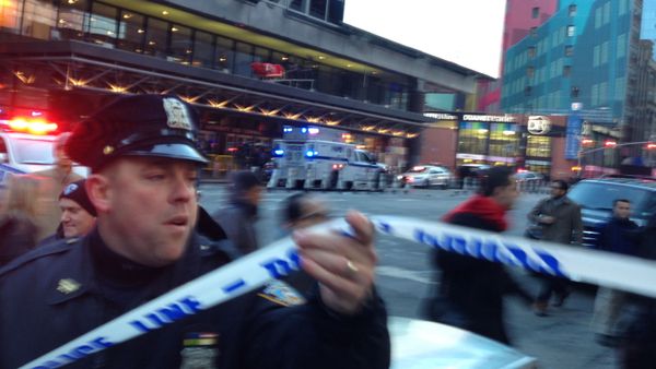 Полиция на месте взрыва на автовокзале в Манхэттене Полиция на месте взрыва на автовокзале в Манхэттене - Sputnik Việt Nam