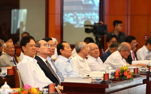 Hội thảo có sự tham dự của nhiều lãnh đạo, nguyên lãnh đạo T.Ư và tỉnh thành Hội thảo có sự tham dự của nhiều lãnh đạo, nguyên lãnh đạo T.Ư và tỉnh thành - Sputnik Việt Nam