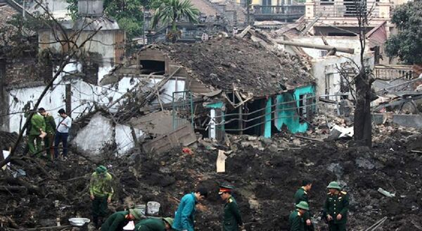 Ngành chức năng tích cực khám nghiệm hiện trường tìm nguyên nhân vụ nổ - Sputnik Việt Nam