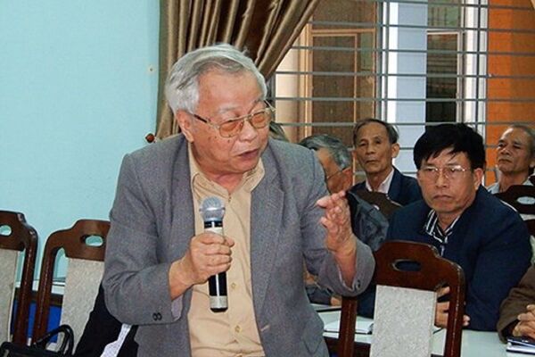 Ông Phạm Phát, nguyên Ủy viên Ban Thường vụ, Trưởng Ban Tuyên giáo Tỉnh ủy QN-ĐN (cũ) phát biểu tại buổi làm việc của Bí thư Thành ủy Đà Nẵng Trương Quang Nghĩa với CLB Thái Phiên chiều 3/1 - Sputnik Việt Nam