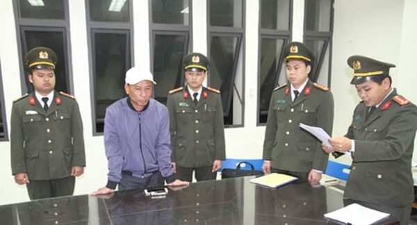 Cơ quan An ninh điều tra đọc Quyết định khởi tố vụ án, khởi tố bị can, bắt tạm giam đối tượng Nguyễn Văn Tiến - Sputnik Việt Nam