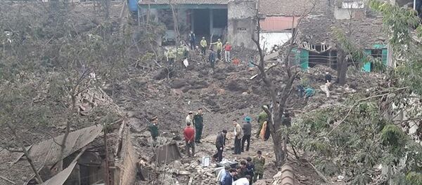 Hiện trường vụ nổ kho phế liệu tại thôn Quan Độ (Văn Môn - Yên Phong - Bắc Ninh). - Sputnik Việt Nam