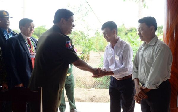 Thủ tướng Hun Sen đến tỉnh Bình Phước gặp lại những người dân đã cưu mang ông cách đây 40 năm (ảnh chụp 21-6-2017) - Sputnik Việt Nam