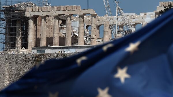 Lá cờ EU trước ngôi đền cổ Parthenon trên đồi Acropolis ở Athens - Sputnik Việt Nam