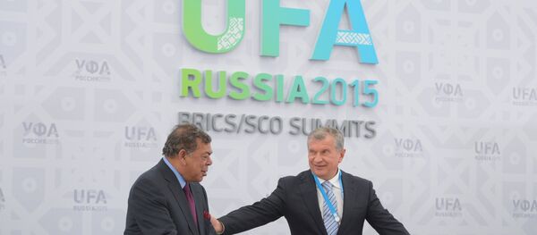 Công ty dầu khí  “Rosneft” đã ký một thỏa thuận về cung cấp dầu cho Ấn Độ bên lề hội nghị thượng đỉnh BRICS ở Ufa - Sputnik Việt Nam