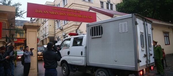 đoàn xe chở bị can đã đến Tòa án Nhân dân TP Hà Nội. đoàn xe chở bị can đã đến Tòa án Nhân dân TP Hà Nội. - Sputnik Việt Nam