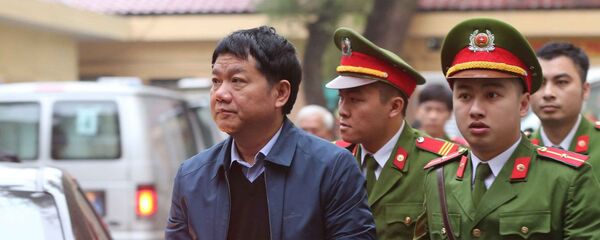 Bị cáo Đinh La Thăng tại tòa Bị cáo Đinh La Thăng tại tòa - Sputnik Việt Nam