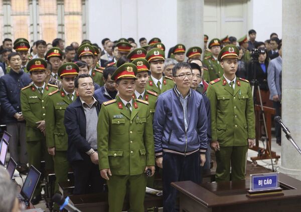 Bị cáo Trịnh Xuân Thanh tại tòa Bị cáo Trịnh Xuân Thanh tại tòa - Sputnik Việt Nam