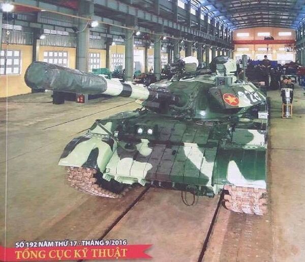 Xe tăng T-54/55 hiện đại hóa của Việt Nam - Phiên bản giữ lại pháo chính D-10T2S cỡ 100 mm. Ảnh: Tạp chí Kỹ thuật và Trang bị - Tổng cục Kỹ thuật. - Sputnik Việt Nam
