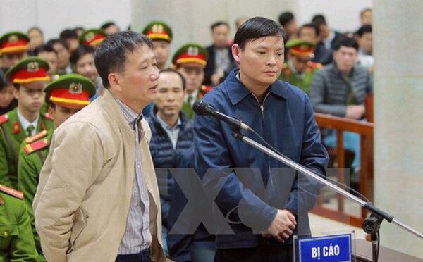 Bị cáo Trịnh Xuân Thanh (bên trái) và bị cáo Nguyễn Anh Minh (bên phải) trả lời câu hỏi của Luật sư. Bị cáo Trịnh Xuân Thanh (bên trái) và bị cáo Nguyễn Anh Minh (bên phải) trả lời câu hỏi của Luật sư. - Sputnik Việt Nam