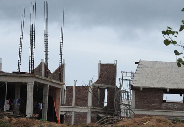 Công trình dự án The Song chiều 10-1 im lìm, không một bóng người làm việc sau khi bị phát hiện sai phép Công trình dự án The Song chiều 10-1 im lìm, không một bóng người làm việc sau khi bị phát hiện sai phép - Sputnik Việt Nam