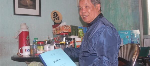 PGS-TS Bùi Hiền đã đi đăng ký quyền tác giả cho công trình cải tiến chữ viết của mình - Sputnik Việt Nam