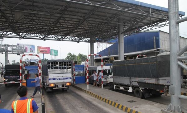 Các tài xế đồng loạt dừng xe phản đối. Các tài xế đồng loạt dừng xe phản đối. - Sputnik Việt Nam