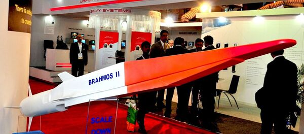 The Indo-Russian BrahMos II hypersonic cruise missile (pictured here at Defexpo 2014) is the export variant of the Russian 3M22 Zircon missile The Indo-Russian BrahMos II hypersonic cruise missile (pictured here at Defexpo 2014) is the export variant of the Russian 3M22 Zircon missile - Sputnik Việt Nam