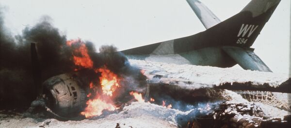 Phi cơ Mỹ cháy trên đường băng tại Khe Sanh. Việt Nam, năm 1967 - Sputnik Việt Nam