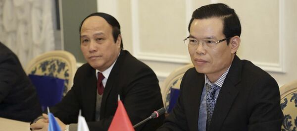 Phái đoàn Việt Nam tại cuộc gặp với Thống đốc khu vực Ulyanovsk Sergey Morozov - Sputnik Việt Nam