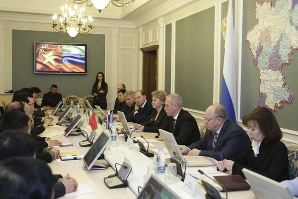 Phái đoàn Việt Nam tại cuộc gặp với Thống đốc khu vực Ulyanovsk Sergey Morozov Phái đoàn Việt Nam tại cuộc gặp với Thống đốc khu vực Ulyanovsk Sergey Morozov - Sputnik Việt Nam