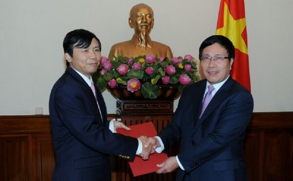 Bộ Ngoại giao: Trao quyết định bổ nhiệm Thứ trưởng Bộ Ngoại giao: Trao quyết định bổ nhiệm Thứ trưởng - Sputnik Việt Nam