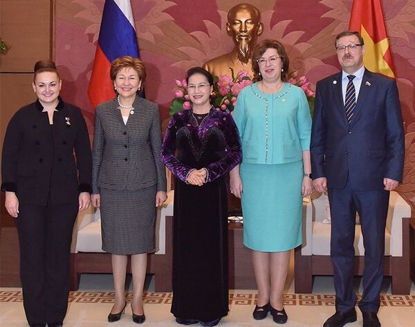 Chủ tịch QH Nguyễn Thị Kim Ngân tiếp Phó Chủ tịch Hội đồng Liên bang Nga và Phó Chủ tịch Đu-ma quốc gia Nga - Sputnik Việt Nam