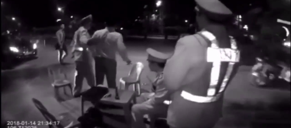 Xử lý vi phạm giao thông, lực lượng CSGT TP.Hải Phòng bị đe doạ - Sputnik Việt Nam