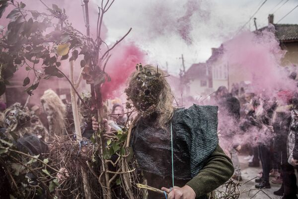 Những người tham gia lễ hội carnaval  ở Macedonia - Sputnik Việt Nam