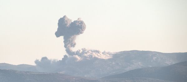 Smoke billows on the Syrian side of the border at Hassa near Hatay, southern Turkey on January 20, 2018 as Turkish jet fighters hit the People's Protection Units (YPG) positions - Sputnik Việt Nam