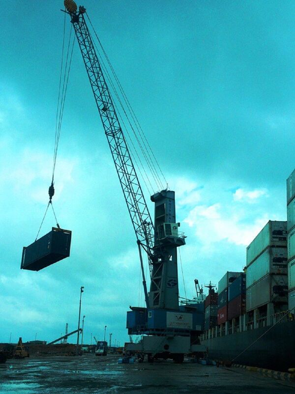 Cán bộ và nhân dân Bình Định bức xúc khi cảng Quy Nhơn cổ phần hóa bán cho tư nhân. Cán bộ và nhân dân Bình Định bức xúc khi cảng Quy Nhơn cổ phần hóa bán cho tư nhân. - Sputnik Việt Nam