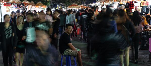 Chợ đêm trên phố ở Hà Nội Chợ đêm trên phố ở Hà Nội - Sputnik Việt Nam