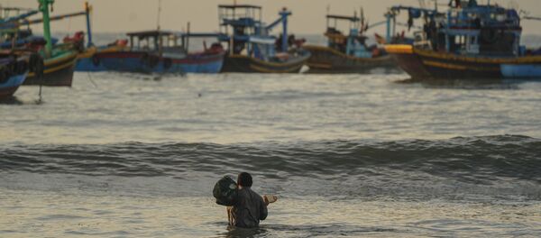 Người đánh cá trên bờ biển làng Kê Gà ở Việt Nam Người đánh cá trên bờ biển làng Kê Gà ở Việt Nam - Sputnik Việt Nam
