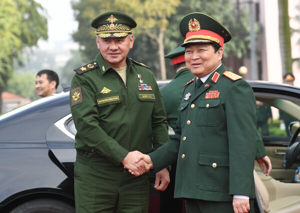 Bộ trưởng Quốc phòng Nga Sergei Shoigu và Bộ trưởng Quốc phòng CHXHCN Việt Nam Ngô Xuân Lịch tại Hà Nội - Sputnik Việt Nam