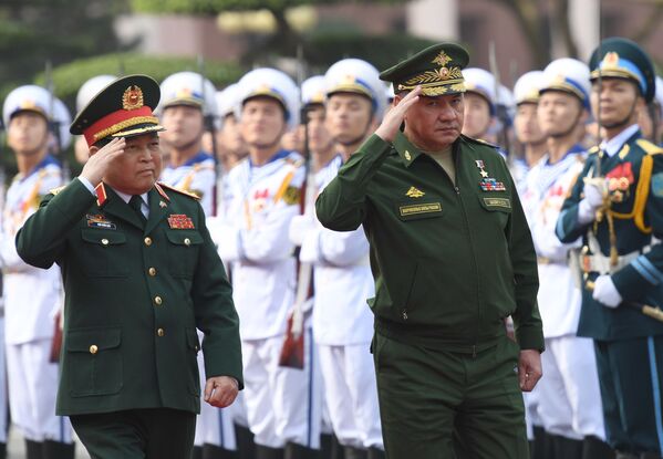 Bộ trưởng Quốc phòng Việt Nam Ngô Xuân Lịch và Bộ trưởng Quốc phòng Nga Sergei Shoigu tại Hà Nội - Sputnik Việt Nam