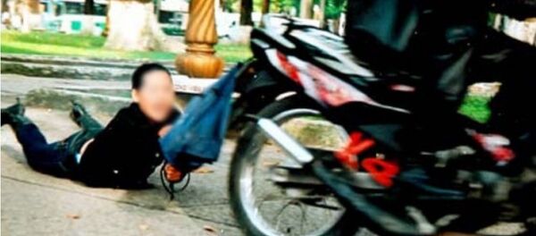 Người dân truy đuổi, bắt gọn tên cướp giật túi xách người đi đường - Sputnik Việt Nam