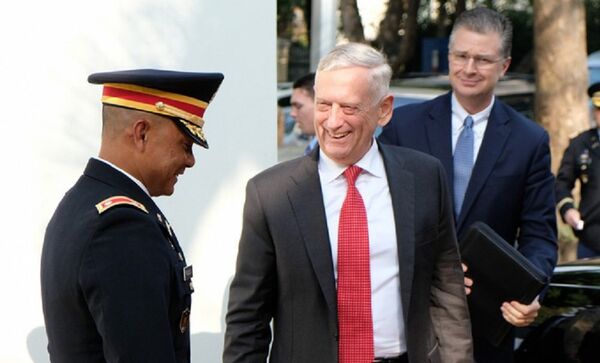 Bộ trưởng Quốc phòng Mỹ James Mattis đến trụ sở DPAA ở Hà Nội. - Sputnik Việt Nam