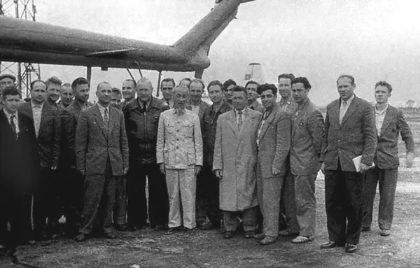 1960: Các CCB chống phát-xít và phi công Xô-viết đầu tiên trên đất Việt Nam 1960: Các CCB chống phát-xít và phi công Xô-viết đầu tiên trên đất Việt Nam - Sputnik Việt Nam