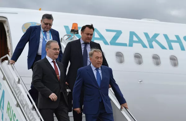 Tổng thống Kazakhstan Nursultan Nazarbayev đến Ufa dự Hội nghị thượng đỉnh SCO. Tổng thống Kazakhstan Nursultan Nazarbayev đến Ufa dự Hội nghị thượng đỉnh SCO. - Sputnik Việt Nam