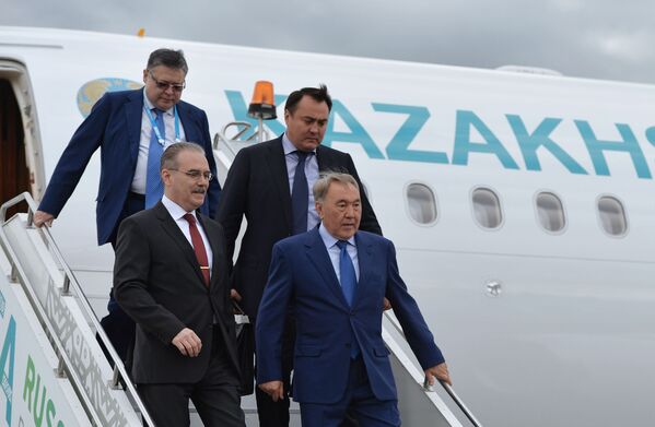 Tổng thống Kazakhstan Nursultan Nazarbayev đến Ufa dự Hội nghị thượng đỉnh SCO. - Sputnik Việt Nam