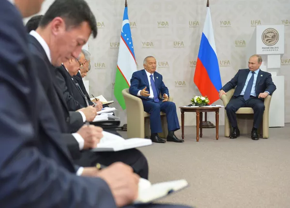 Trong cuộc hội đàm với ông Putin, Tổng thống Uzbekistan Islam Karimov trao đổi về một số vấn đề không đơn giản liên quan đến sự chủ trì của Uzbekistan trong SCO và việc mở rộng tổ chức. Trong cuộc hội đàm với ông Putin, Tổng thống Uzbekistan Islam Karimov trao đổi về một số vấn đề không đơn giản liên quan đến sự chủ trì của Uzbekistan trong SCO và việc mở rộng tổ chức. - Sputnik Việt Nam