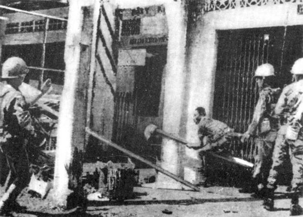 Quân địch hốt hoảng trước sức tiến công của lực lượng biệt động. - Sputnik Việt Nam