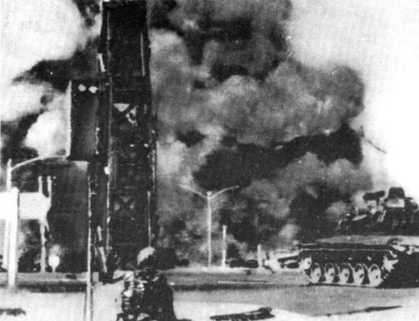 Tiêu diệt xe tăng địch trên đường phố. - Sputnik Việt Nam