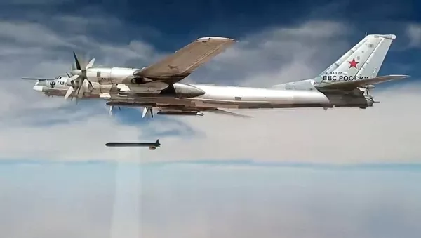 máy bay ném bom chiến lược Nga mang tên lửa Tu-95MS