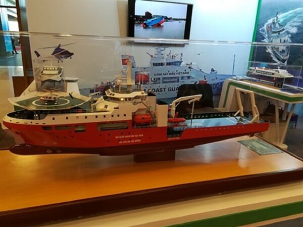 Mô hình tàu cứu hộ tàu ngầm cỡ lớn do Công ty TNHH Một thành viên 189 thi công đóng mới.  - Sputnik Việt Nam