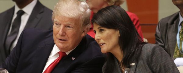 Donald Trump và Nikki Haley  - Sputnik Việt Nam