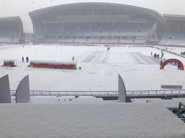 Bên trong sân vận động Thường Châu cũng là một màu trắng xóa. Điều này làm dấy lên lo ngại trận chung kết U23 Việt Nam vs U23 Uzbekistan có thể bị hoãn vào giờ chót. Tuy nhiên chưa có thông tin nào về việc thay đổi kế hoạch tổ chức trận đấu. - Sputnik Việt Nam