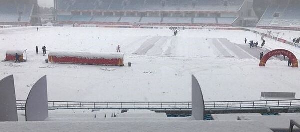 Bên trong sân vận động Thường Châu cũng là một màu trắng xóa. Điều này làm dấy lên lo ngại trận chung kết U23 Việt Nam vs U23 Uzbekistan có thể bị hoãn vào giờ chót. Tuy nhiên chưa có thông tin nào về việc thay đổi kế hoạch tổ chức trận đấu. - Sputnik Việt Nam