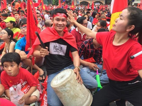 Những dụng cụ dùng để cổ động rất đáng yêu: Đây là thùng nhựa Những dụng cụ dùng để cổ động rất đáng yêu: Đây là thùng nhựa - Sputnik Việt Nam